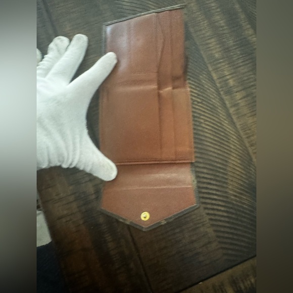 Louis Vuitton
Vintage 1988 Elise Wallet - Picture 7 of 16